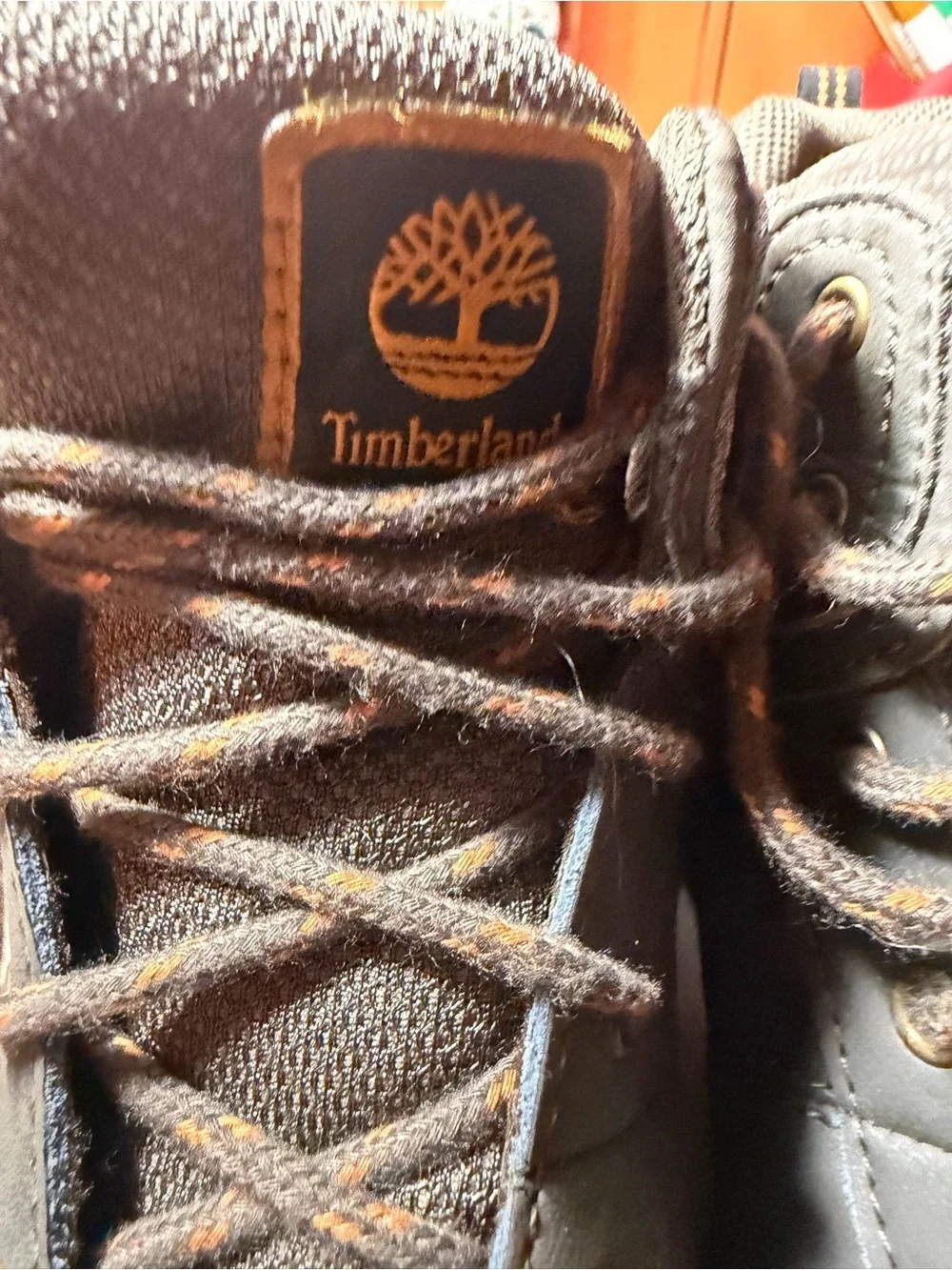Timberland Men's Brown Lace-Up Boots - Durable Outdoor Footwear size 2.5 youth